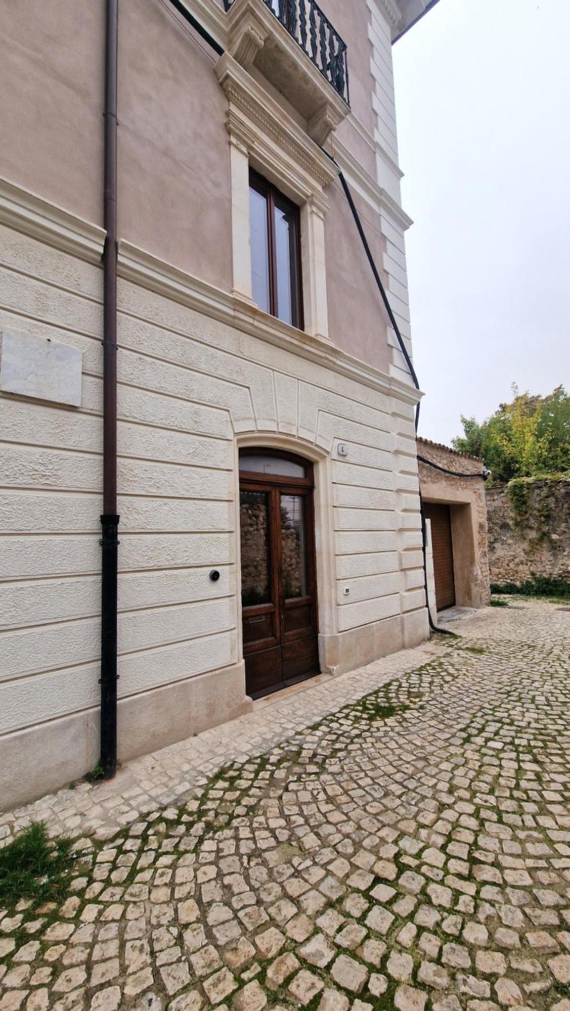 Dimora Adelfina - L'Aquila Centro LʼAquila Exterior foto